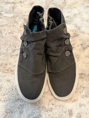 Blowfish Mabbit Women's Black Canvas Button-Detail Sneakers 7.5